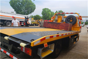 新安附近拖车电话号码服务